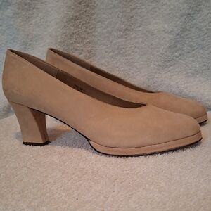 Elegant Tan Women's Heels